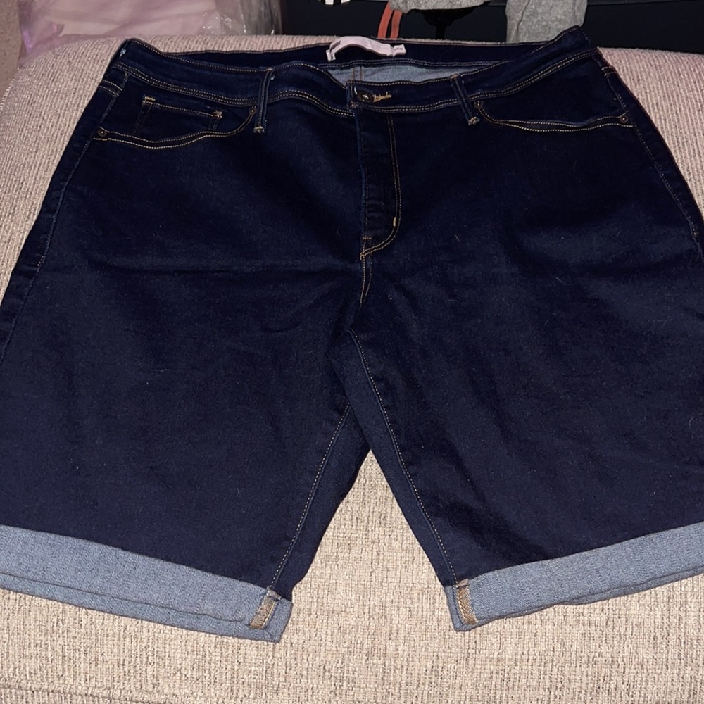 Levi’s shorts - Picture 2 of 3